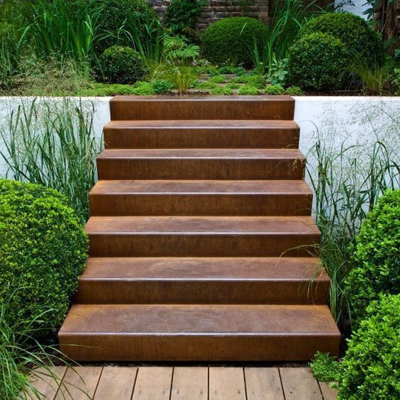 Gartenbau in Arlesheim - Edel und rustikal – Metall in der Gartengestaltung